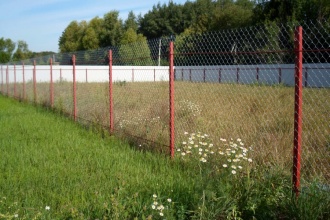 Забор из сетки рабицы в натяг с протяжкой арматуры 20 метров фото под ключ