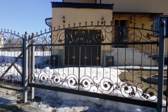 Ворота откатные кованые - пример 14 фото под ключ