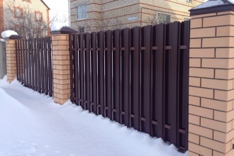 Забор из евроштакетника в шахматном порядке 30 метров фото в Уваровке