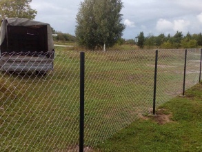 Забор из сетки рабицы в натяг 12 метров фото в Уваровке