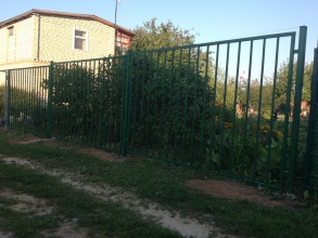 Сварные заборы с забивными столбами  80 метров фото в Уваровке