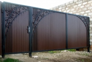 Распашные ворота из профнастила - пример 1 фото в Уваровке