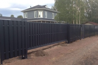 Забор из евроштакетника с бетонированием столбов 80 метров фото в Уваровке